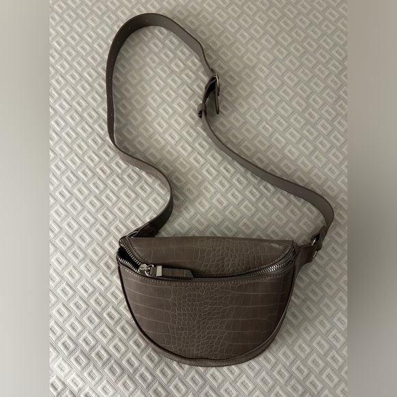 H&M Handbags - Vintage Faux Snake Skin Waist Belt Bag Purse